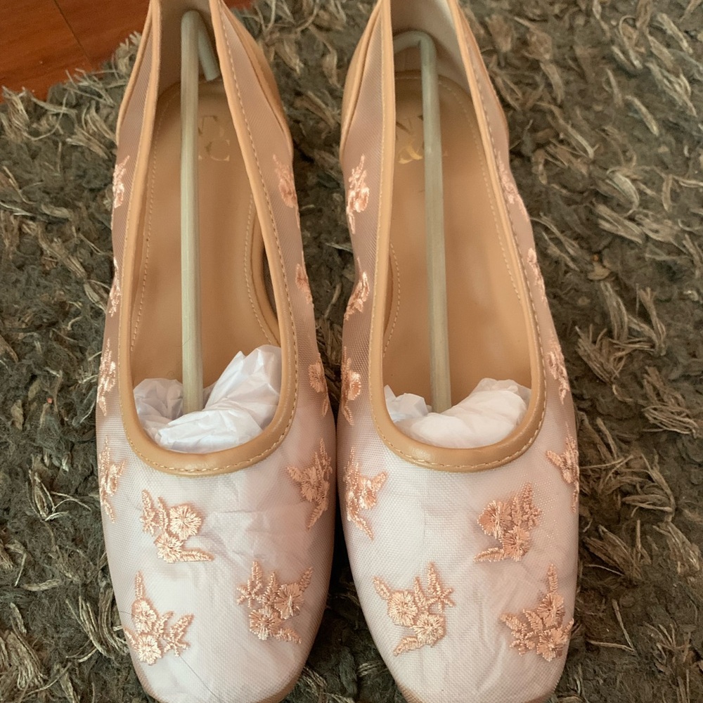 Elegant Floral Embroidered Women's Shoes